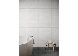 Weiße Fliesen mit Struktur