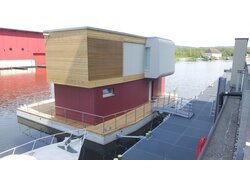 Zementgebundene Spanplatte Cetris, Hausboot auf Wasser