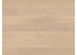 Sehr heller, weiß geölter Eichenholzboden in Dielenoptik.