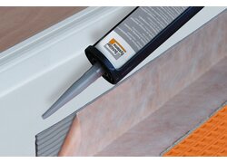 Schwarze Kartusche mit grauer Düse.