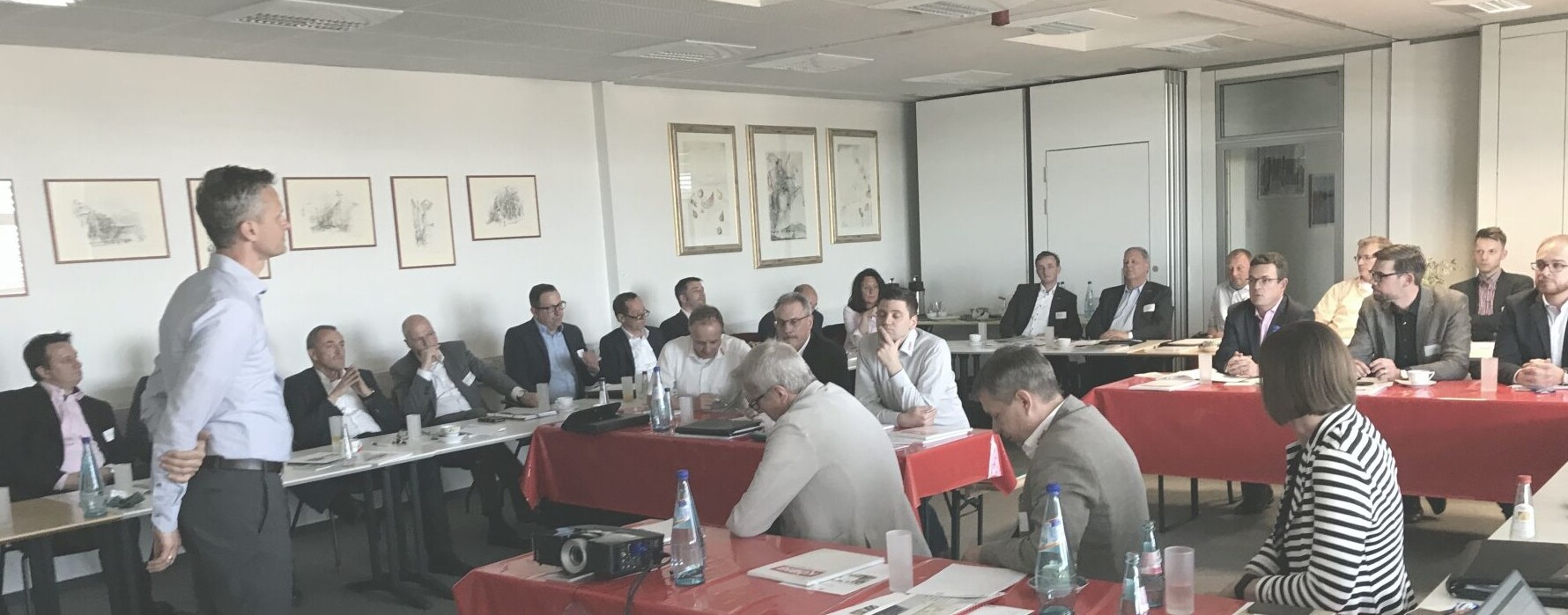 Schulung Sentinel Köbig Schulung Sentinel Köbig, mehrere Menschen in Konferenzraum